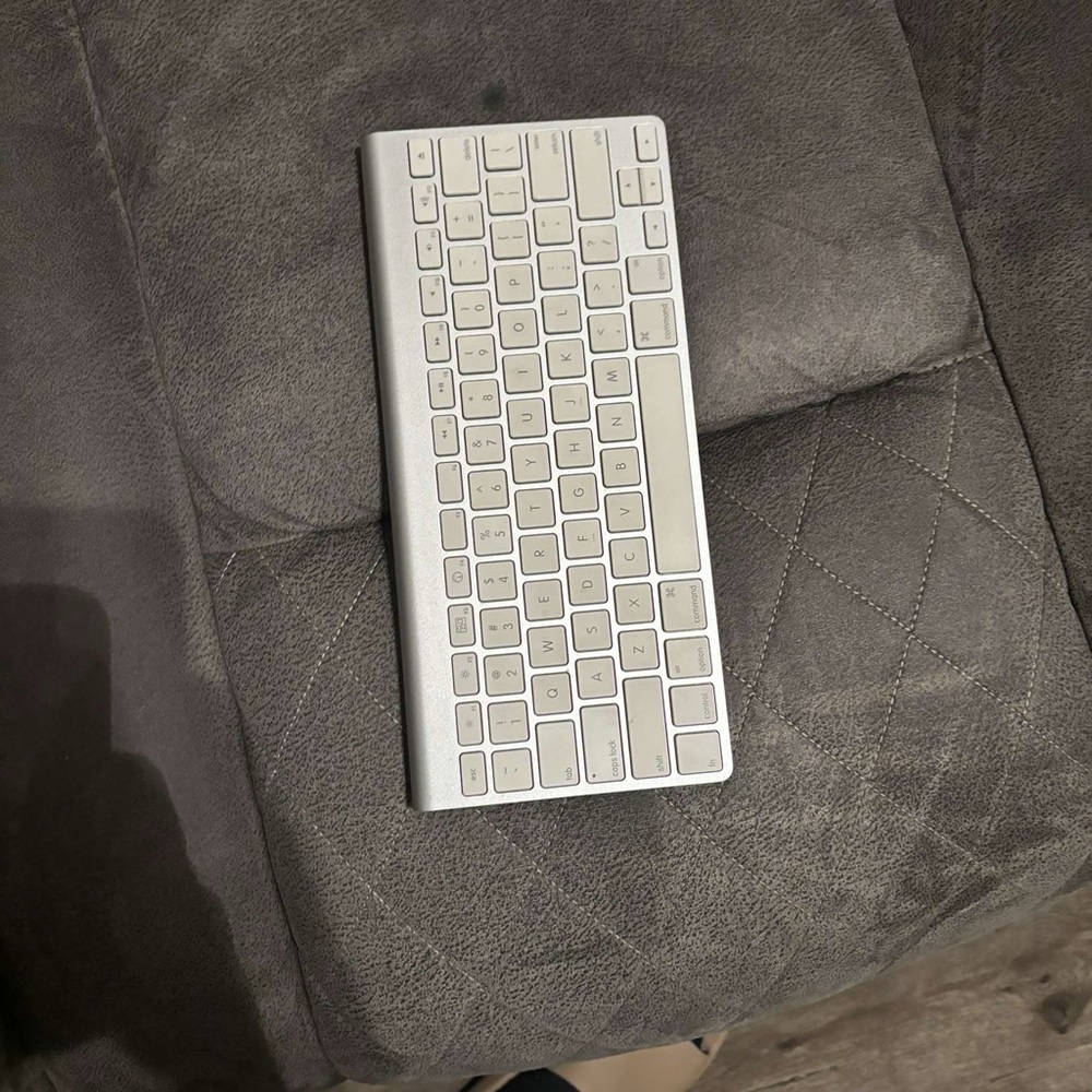 2 Apple Keyboards